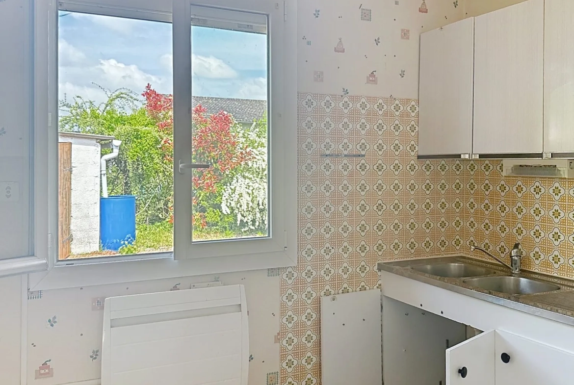 Maison de plain-pied à Pannes avec 2 chambres, jardin et garage 