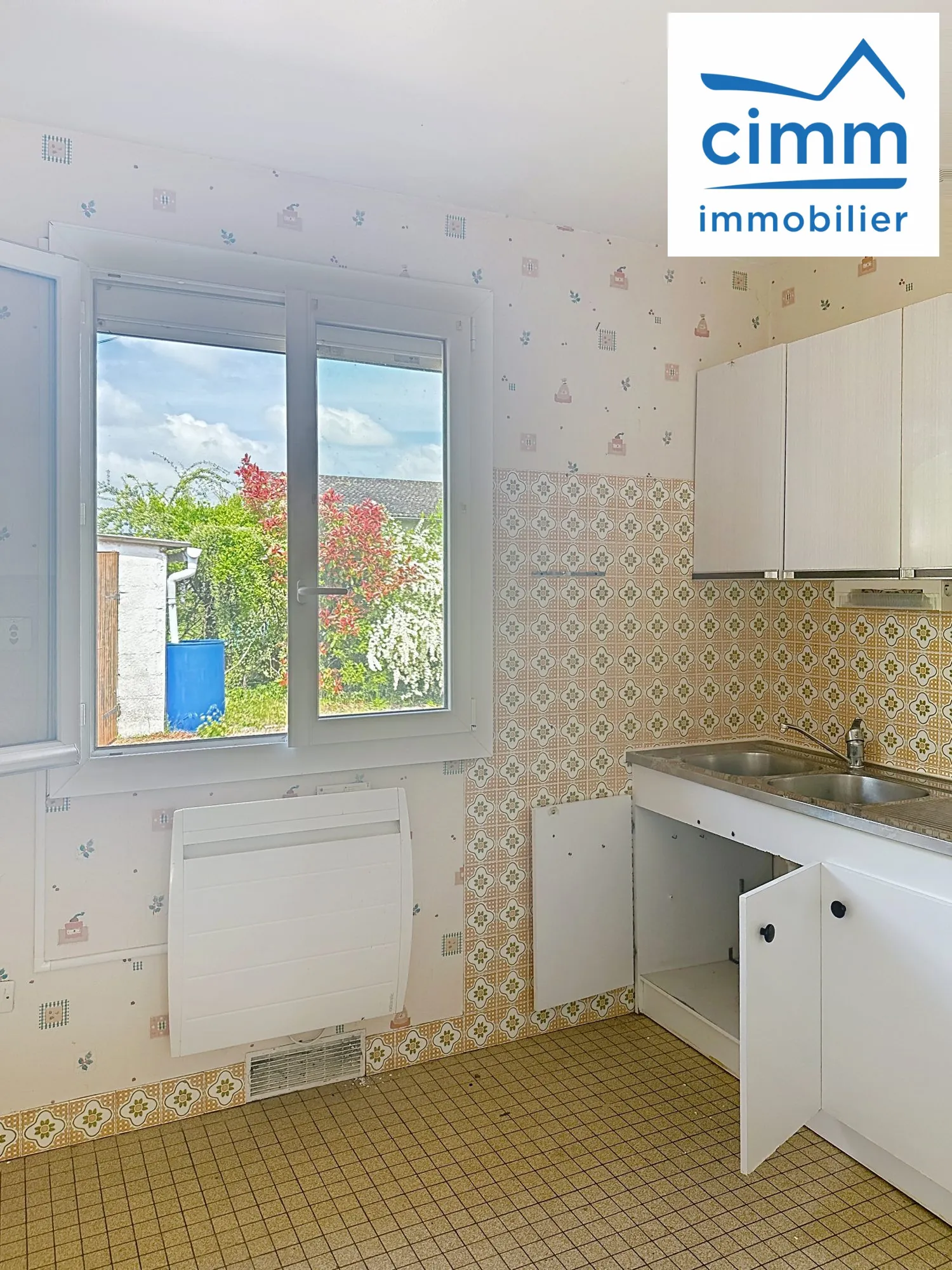 Maison de plain-pied à Pannes avec 2 chambres, jardin et garage 