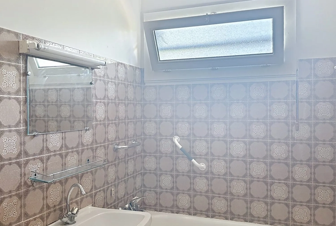 Maison de plain-pied à Pannes avec 2 chambres, jardin et garage 