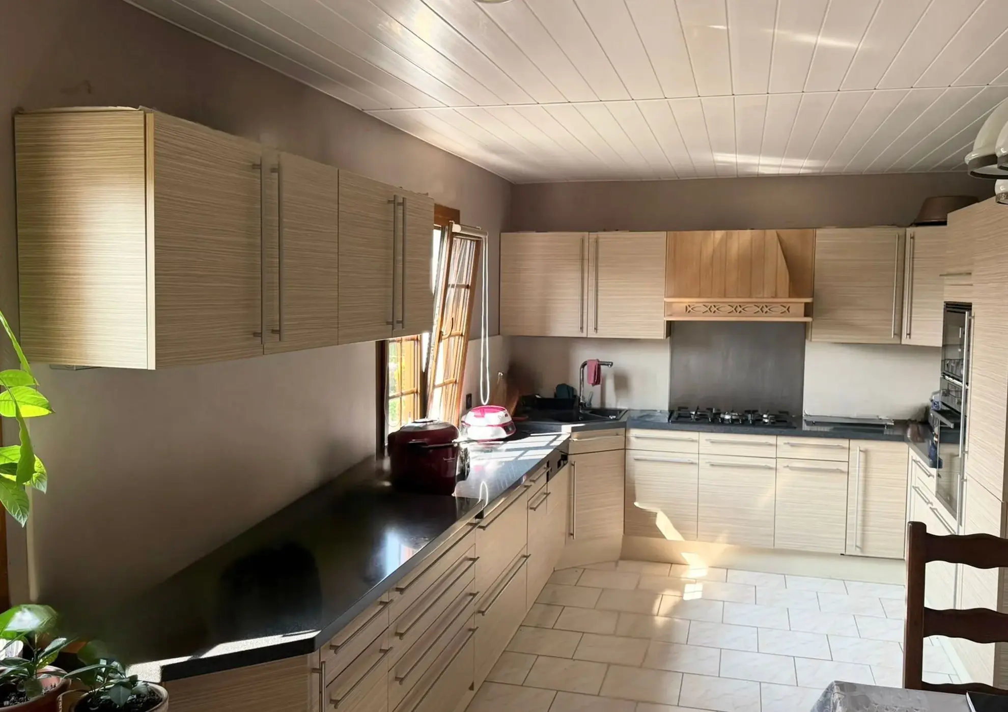 Maison familiale à vendre près de Livarot avec grand parc et vie de plain-pied 