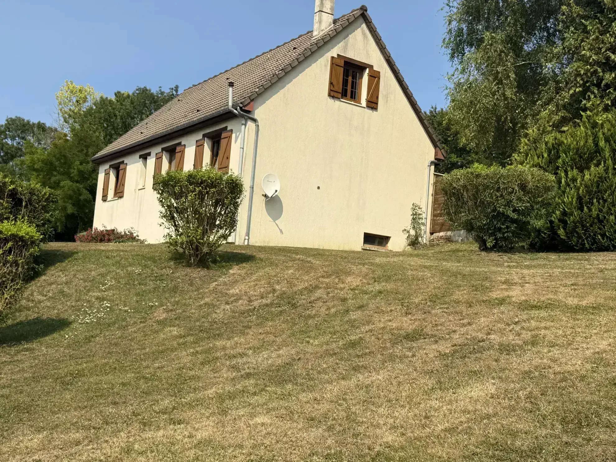 Maison familiale à vendre près de Livarot avec grand parc et vie de plain-pied 