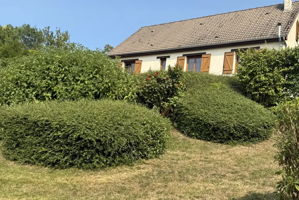 Maison familiale à vendre près de Livarot avec grand parc et vie de plain-pied 