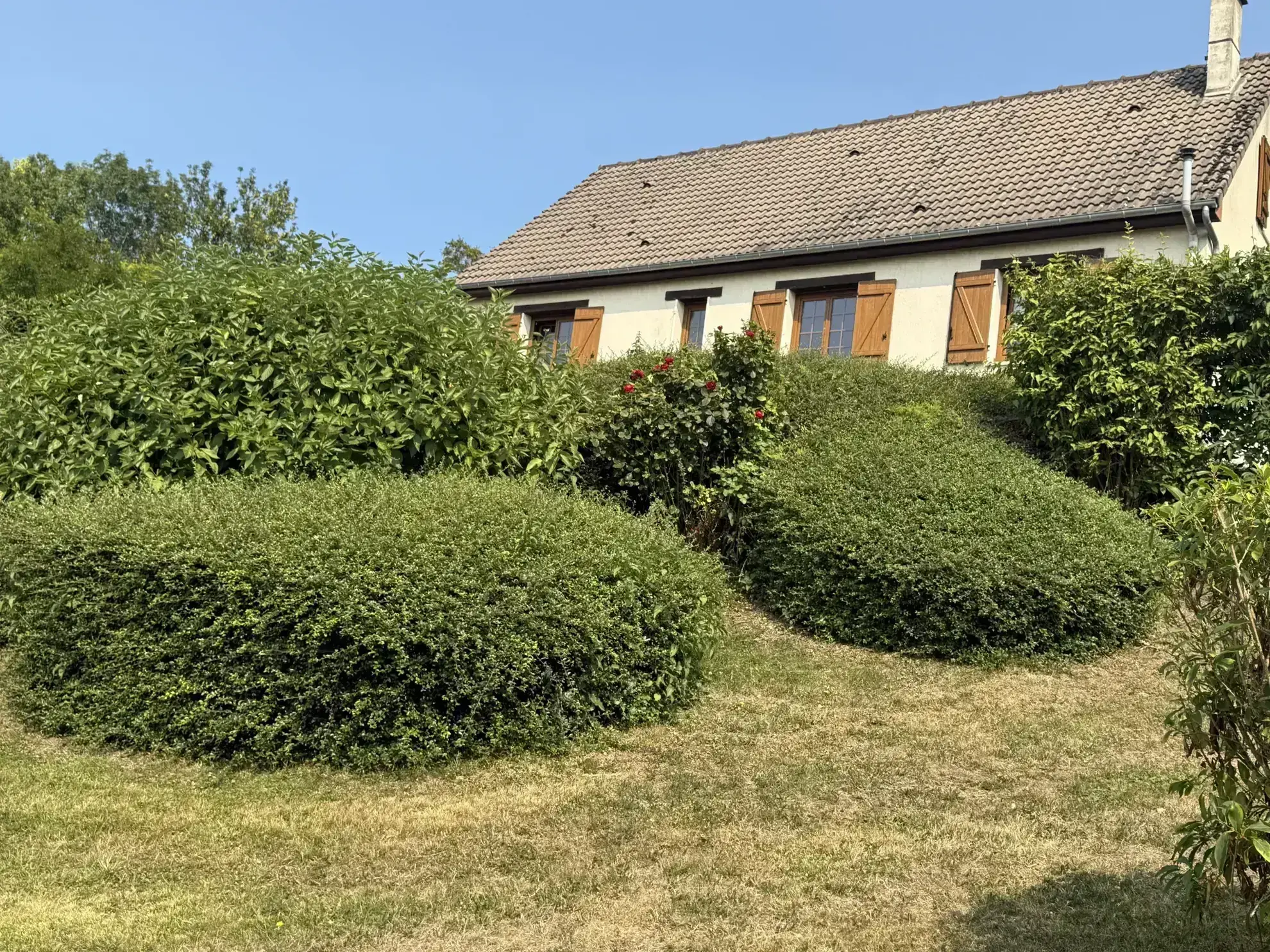 Maison familiale à vendre près de Livarot avec grand parc et vie de plain-pied 