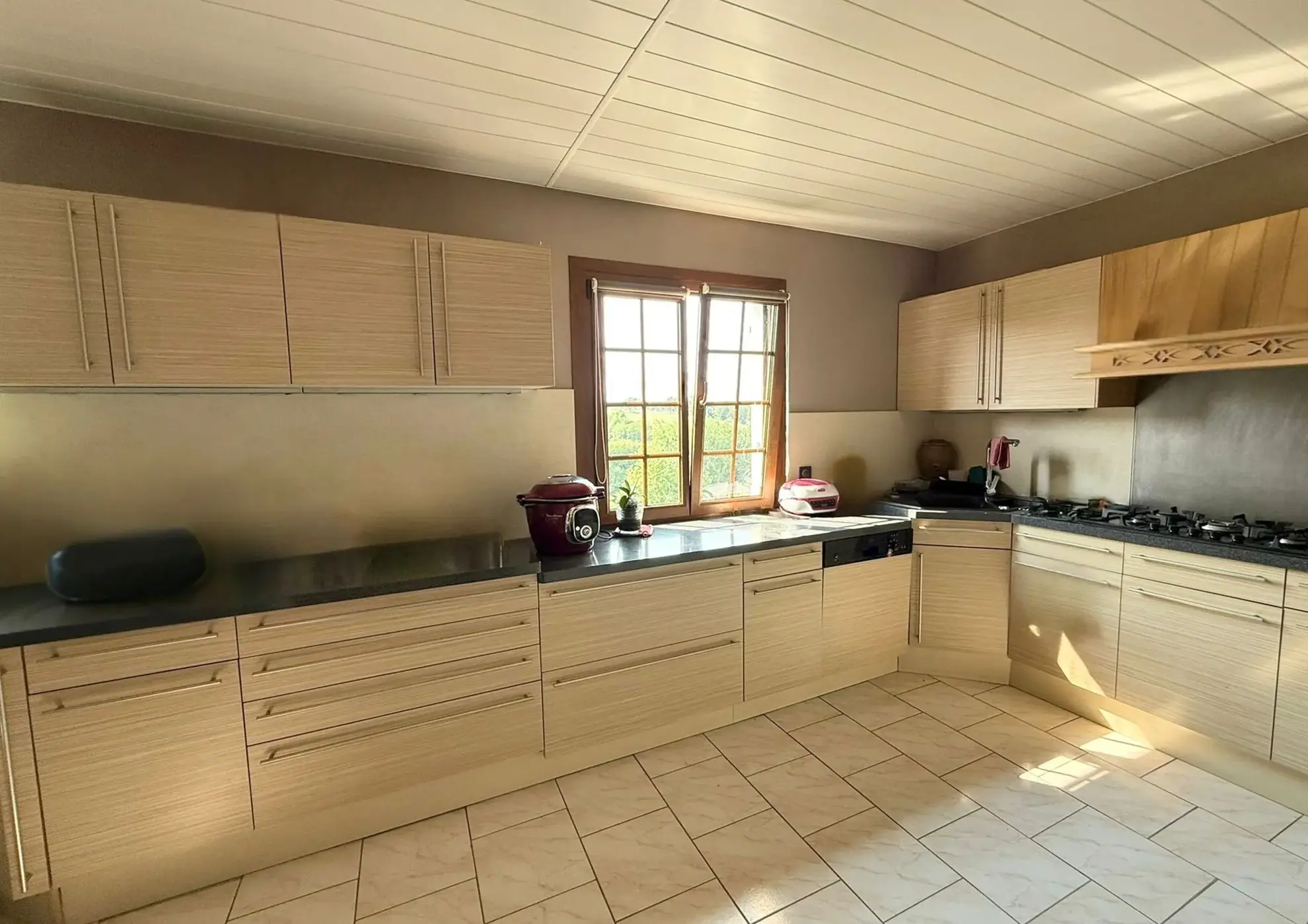 Maison familiale à vendre près de Livarot avec grand parc et vie de plain-pied 