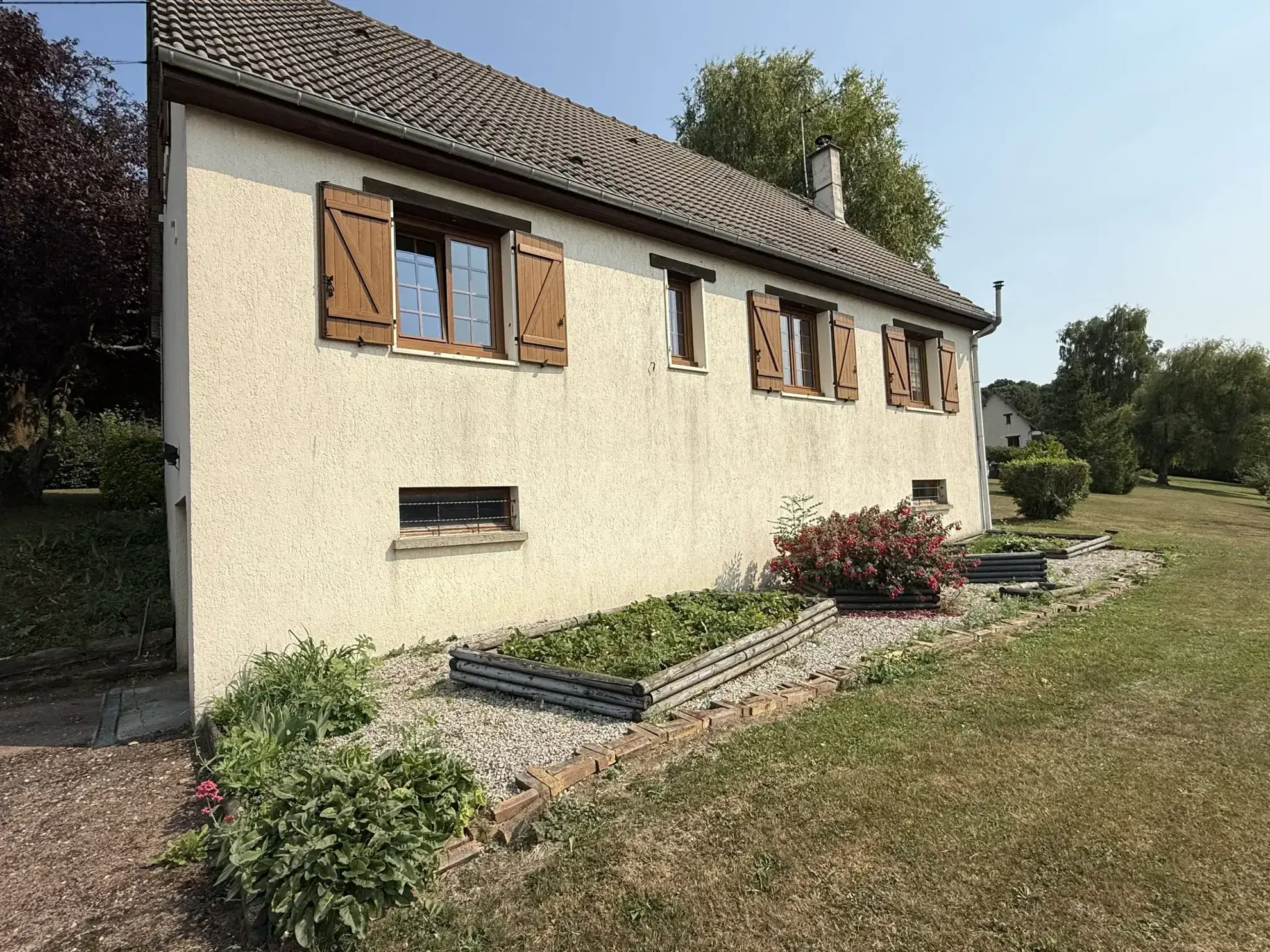 Maison familiale à vendre près de Livarot avec grand parc et vie de plain-pied 