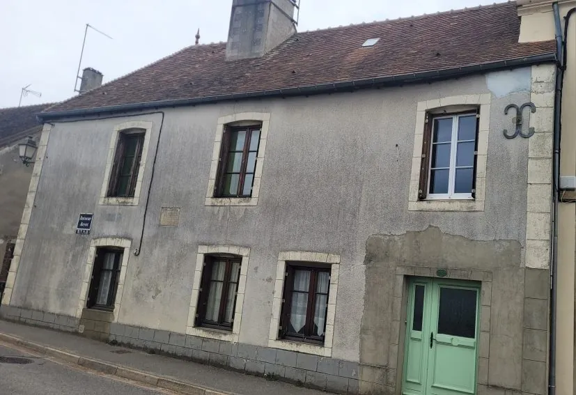 Grande maison à vendre à Essay (Indre) avec terrain et vue rivière 