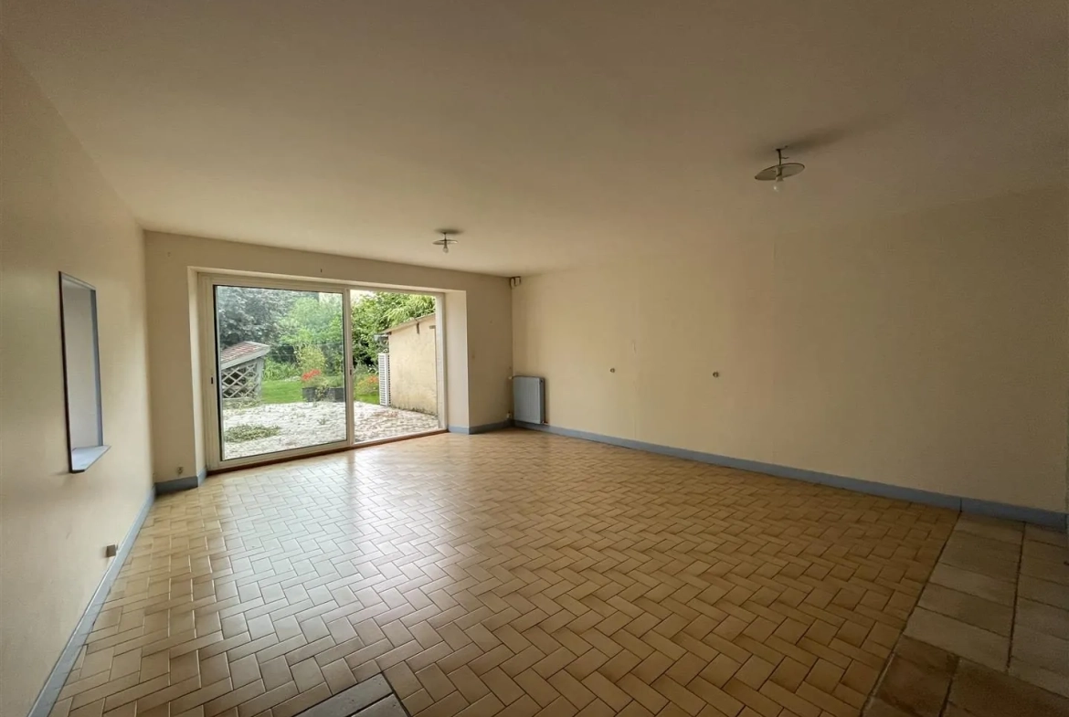 Grande maison à vendre à Essay (Indre) avec terrain et vue rivière 