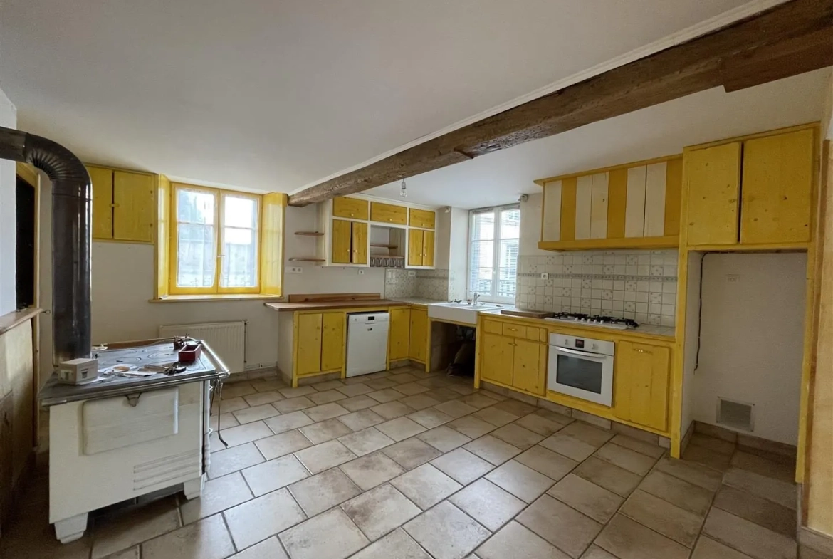 Grande maison à vendre à Essay (Indre) avec terrain et vue rivière 