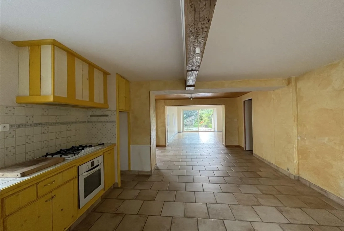 Grande maison à vendre à Essay (Indre) avec terrain et vue rivière 
