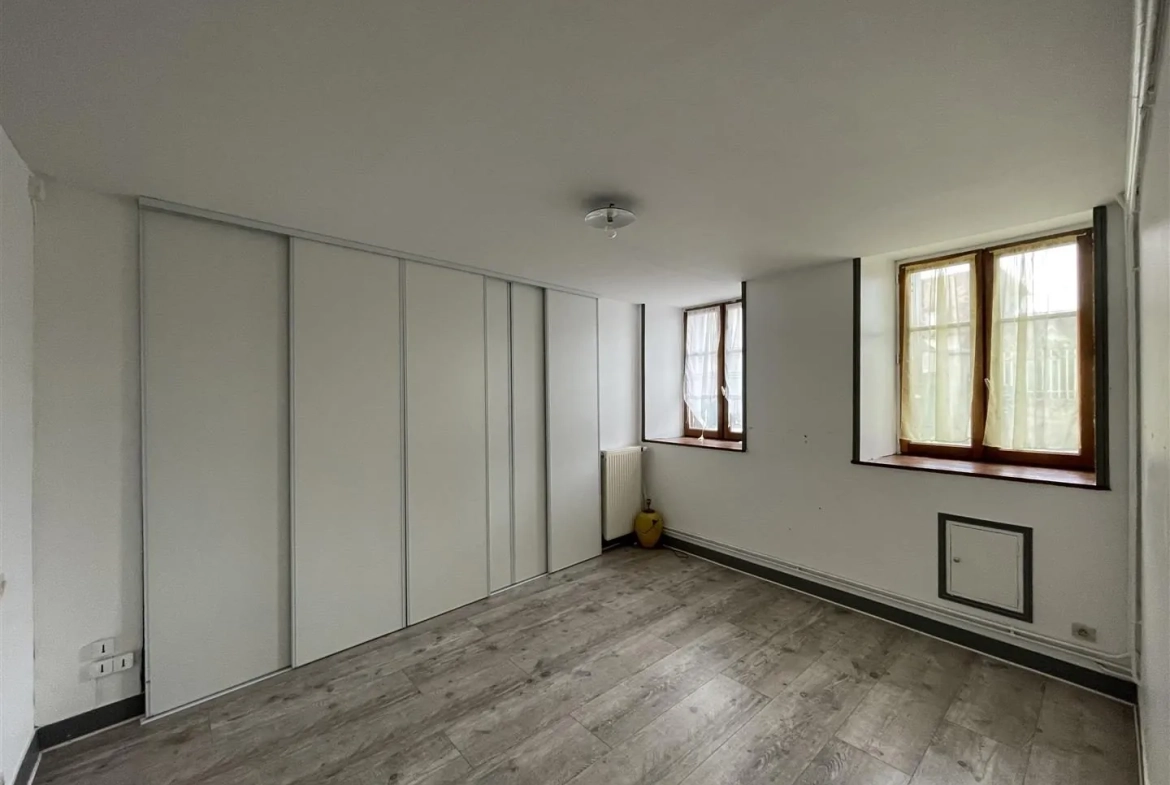 Grande maison à vendre à Essay (Indre) avec terrain et vue rivière 