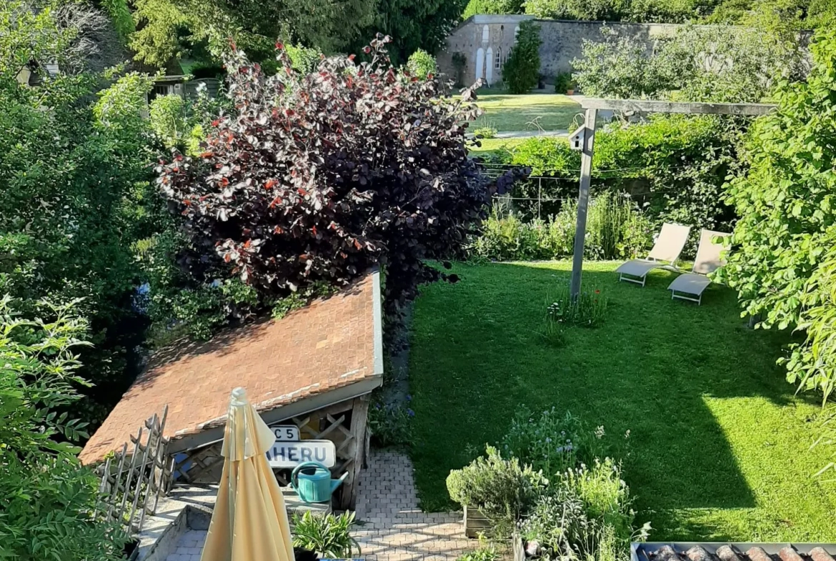 Grande maison à vendre à Essay (Indre) avec terrain et vue rivière 