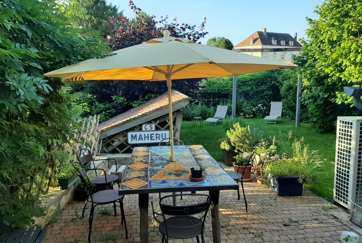 Grande maison à vendre à Essay (Indre) avec terrain et vue rivière 