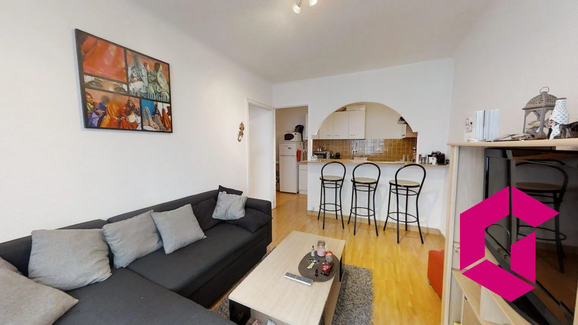 Immeuble à vendre à Paulhaguet avec potentiel locatif et commercial 
