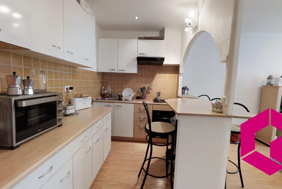 Immeuble à vendre à Paulhaguet avec potentiel locatif et commercial 