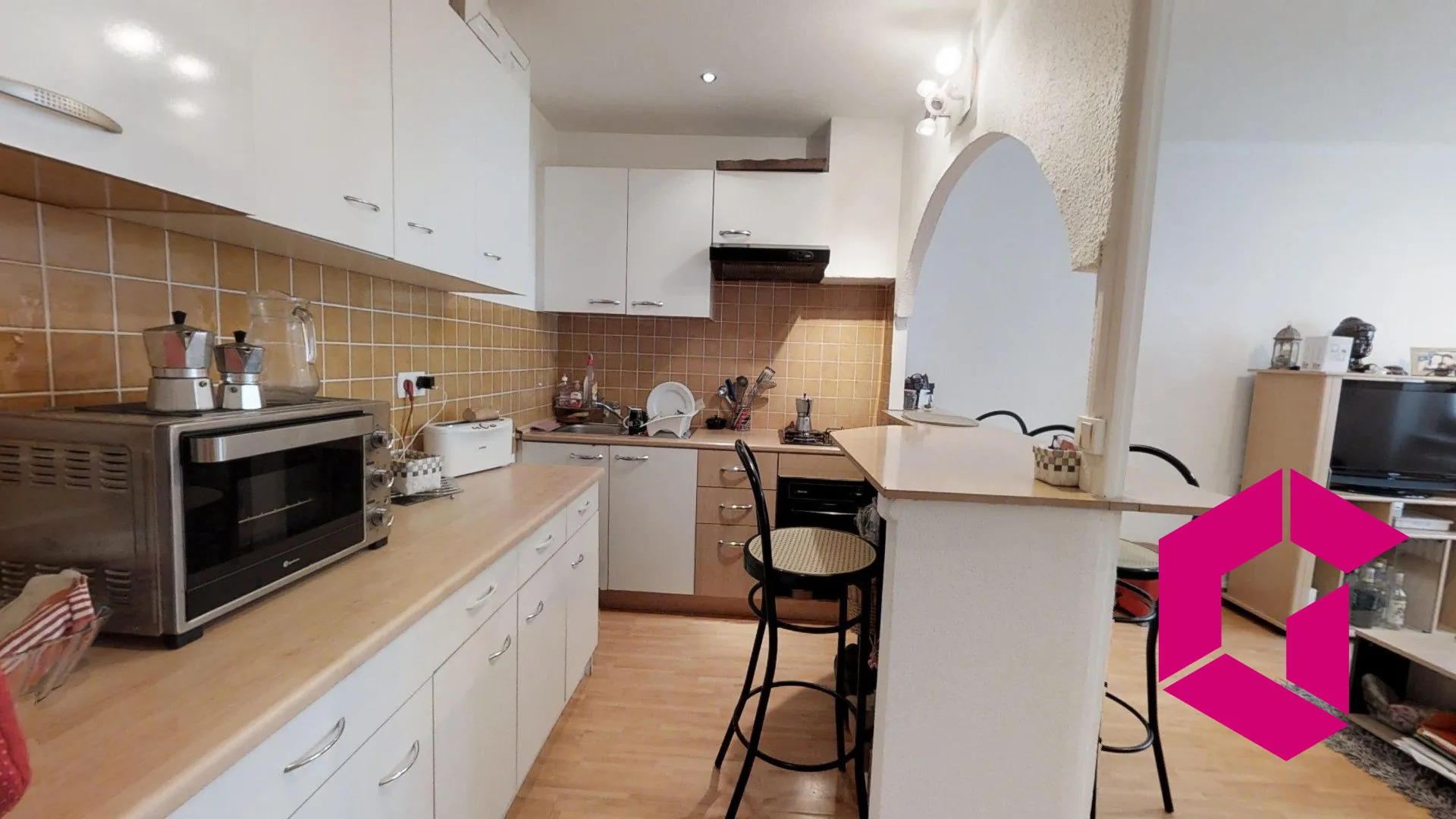 Immeuble à vendre à Paulhaguet avec potentiel locatif et commercial 