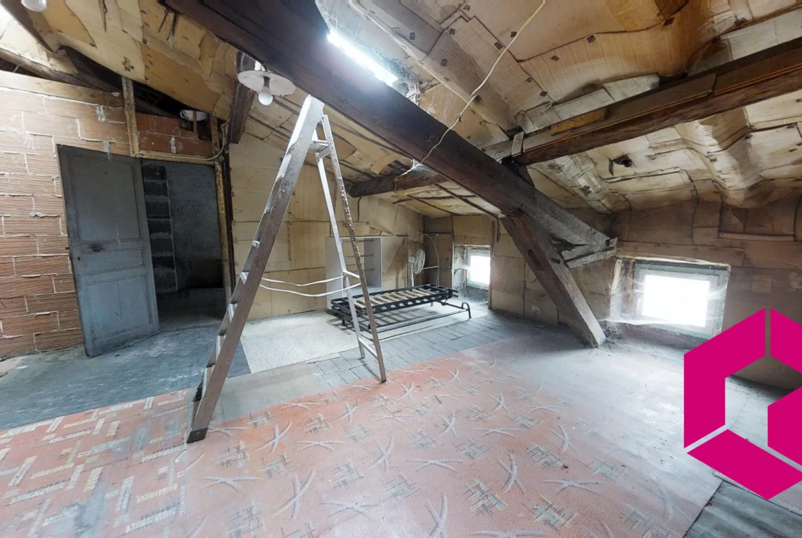 Immeuble à vendre à Paulhaguet avec potentiel locatif et commercial 