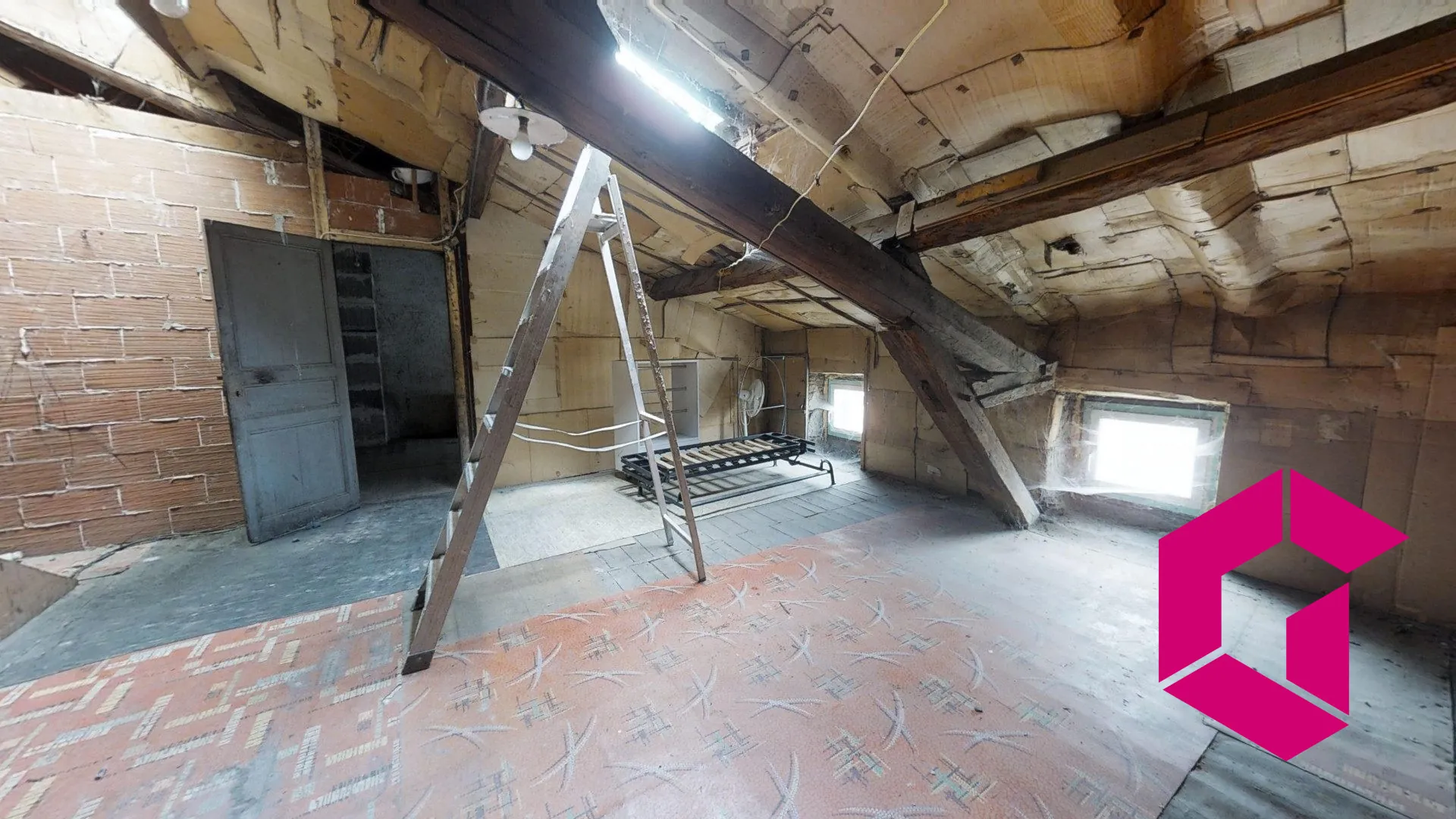 Immeuble à vendre à Paulhaguet avec potentiel locatif et commercial 