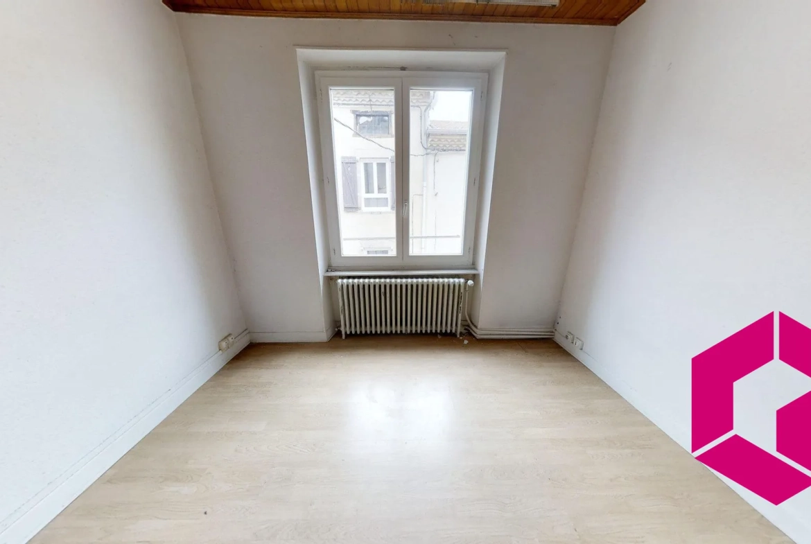 Immeuble à vendre à Paulhaguet avec potentiel locatif et commercial 