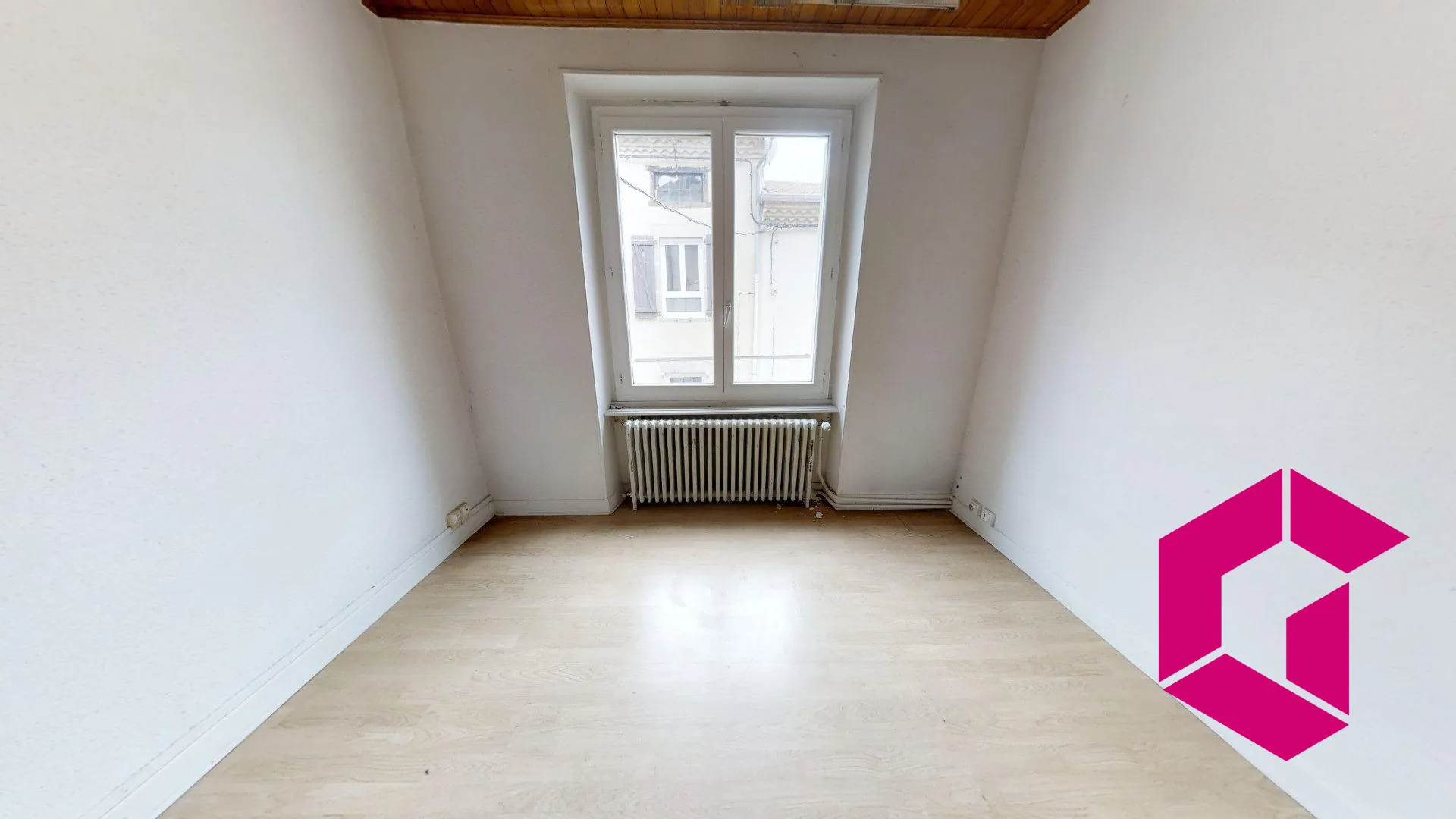 Immeuble à vendre à Paulhaguet avec potentiel locatif et commercial 