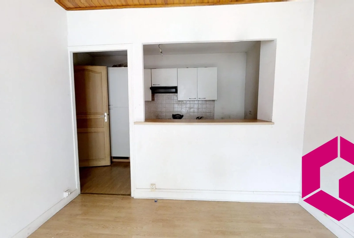 Immeuble à vendre à Paulhaguet avec potentiel locatif et commercial 