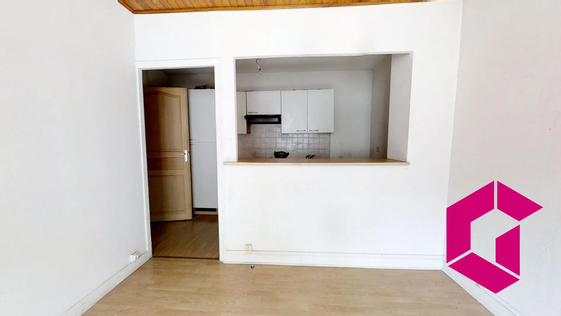 Immeuble à vendre à Paulhaguet avec potentiel locatif et commercial 