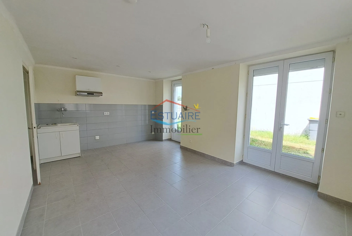 Investissement locatif à Casson avec deux logements et opportunités d'aménagement 