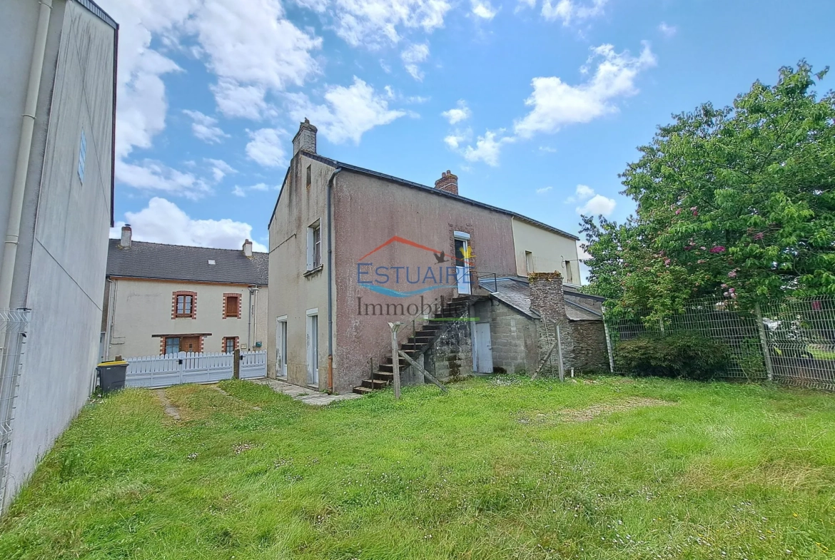 Investissement locatif à Casson avec deux logements et opportunités d'aménagement 