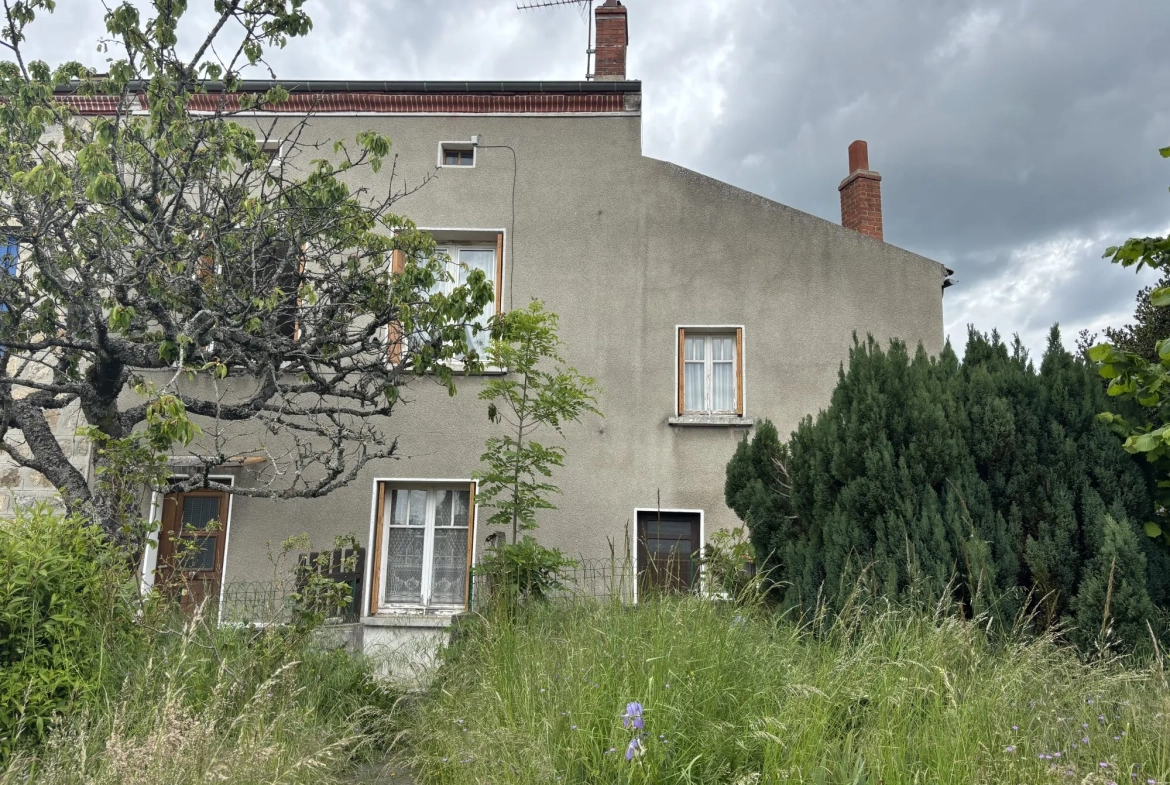 Maison ancienne à rénover avec jardin à Sainte-Sigolène 140 m² 