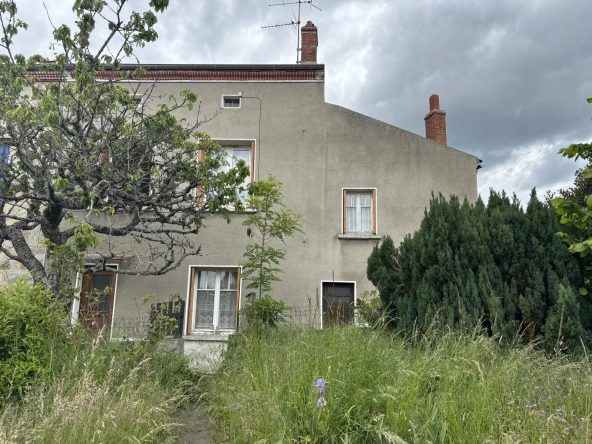 Maison ancienne à rénover avec jardin à Sainte-Sigolène 140 m²