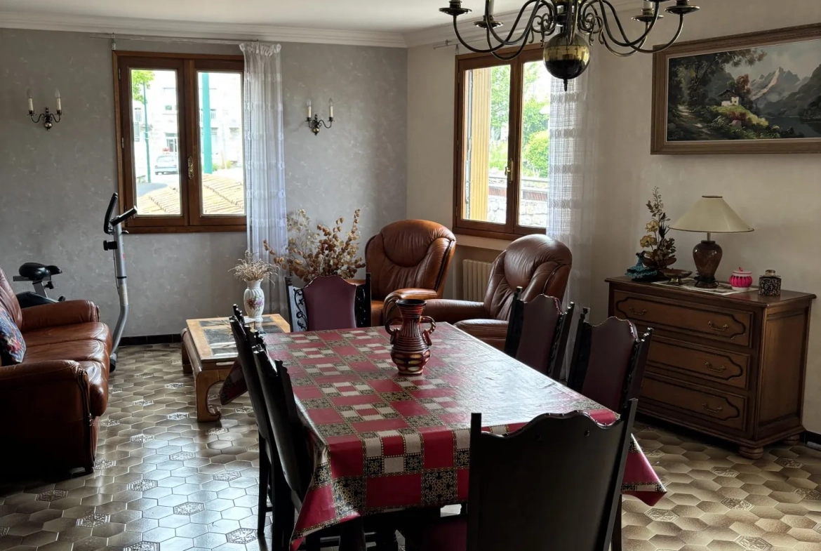 Maison ancienne à rénover avec jardin à Sainte-Sigolène 140 m² 