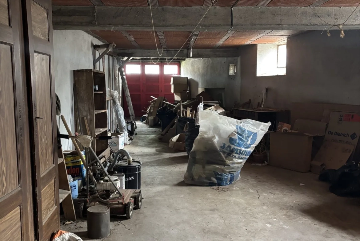 Maison ancienne à rénover avec jardin à Sainte-Sigolène 140 m² 