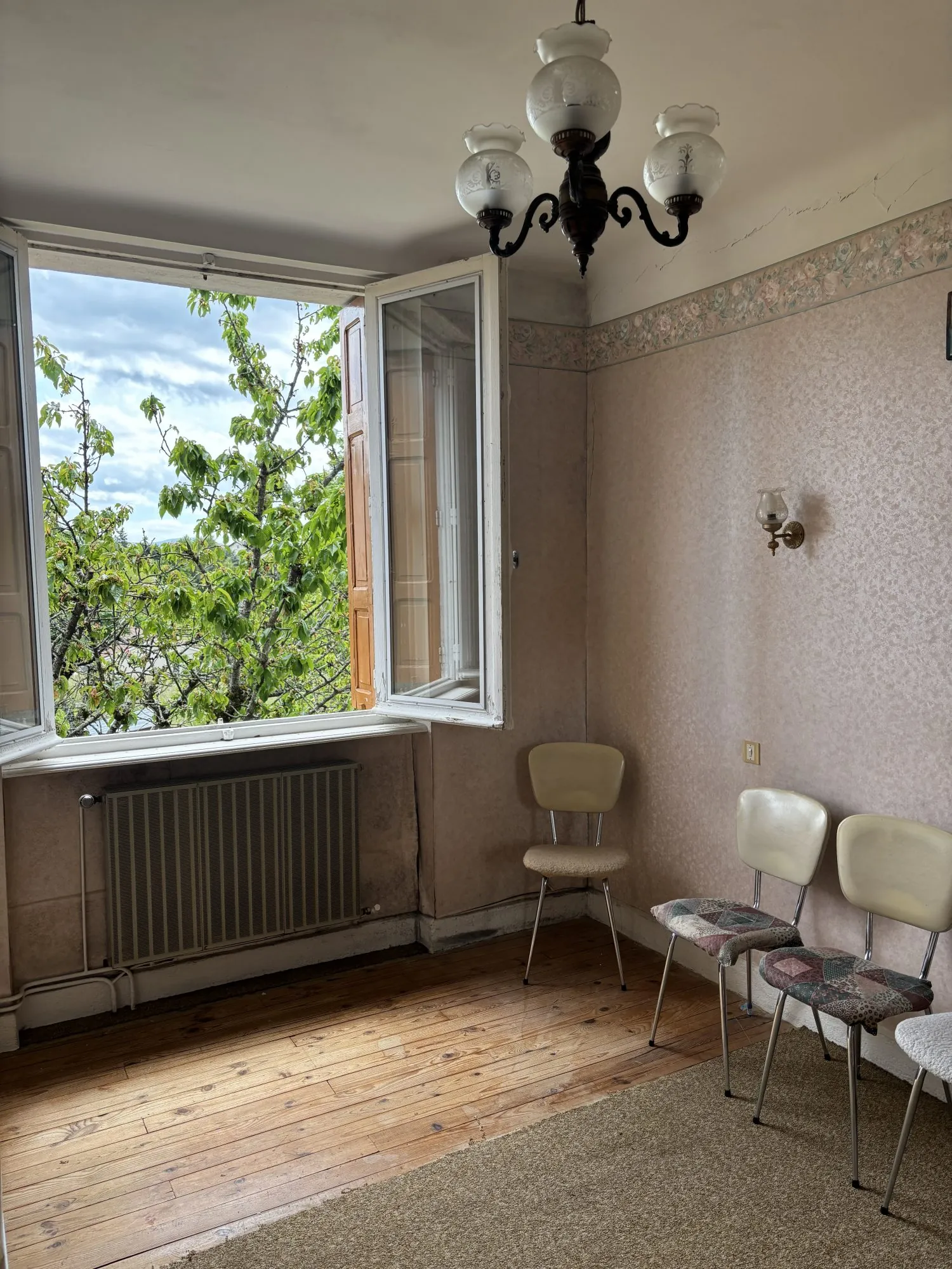 Maison ancienne à rénover avec jardin à Sainte-Sigolène 140 m² 