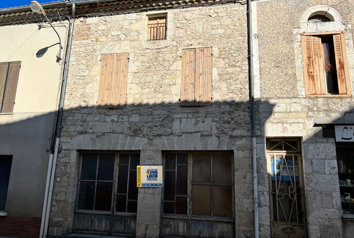 Maison à Bourg-de-Visa de 174 m² pour investissement ou usage professionnel 