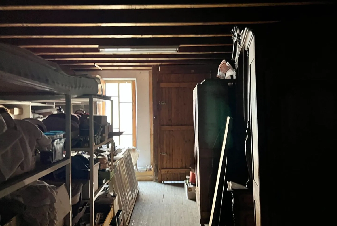 Maison à Bourg-de-Visa de 174 m² pour investissement ou usage professionnel 