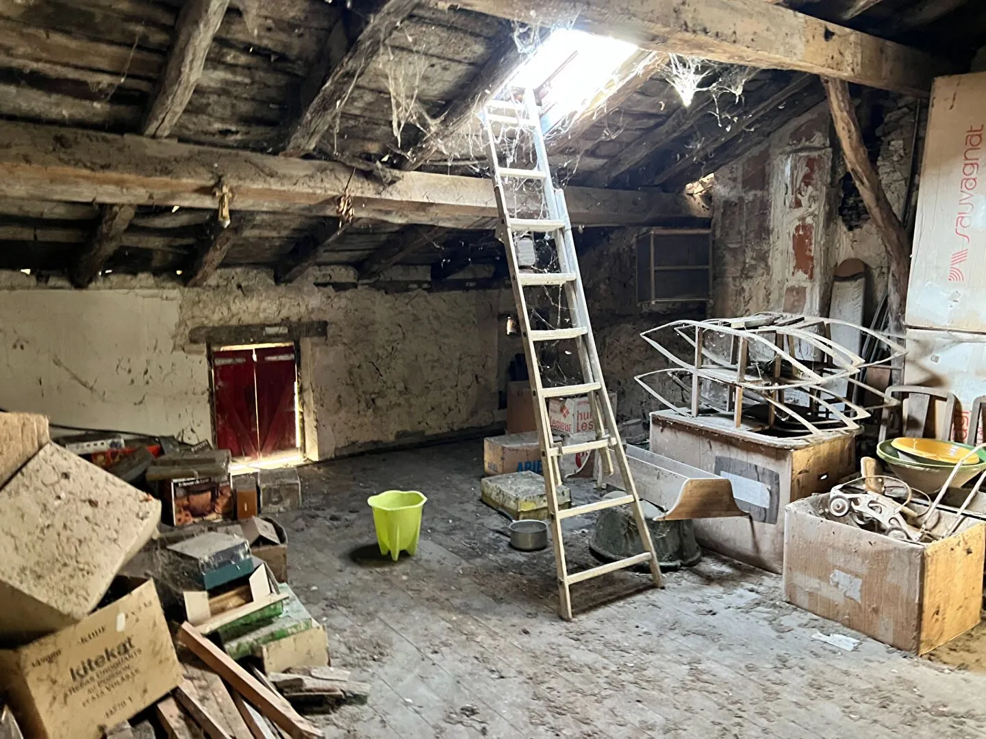 Maison à Bourg-de-Visa de 174 m² pour investissement ou usage professionnel 
