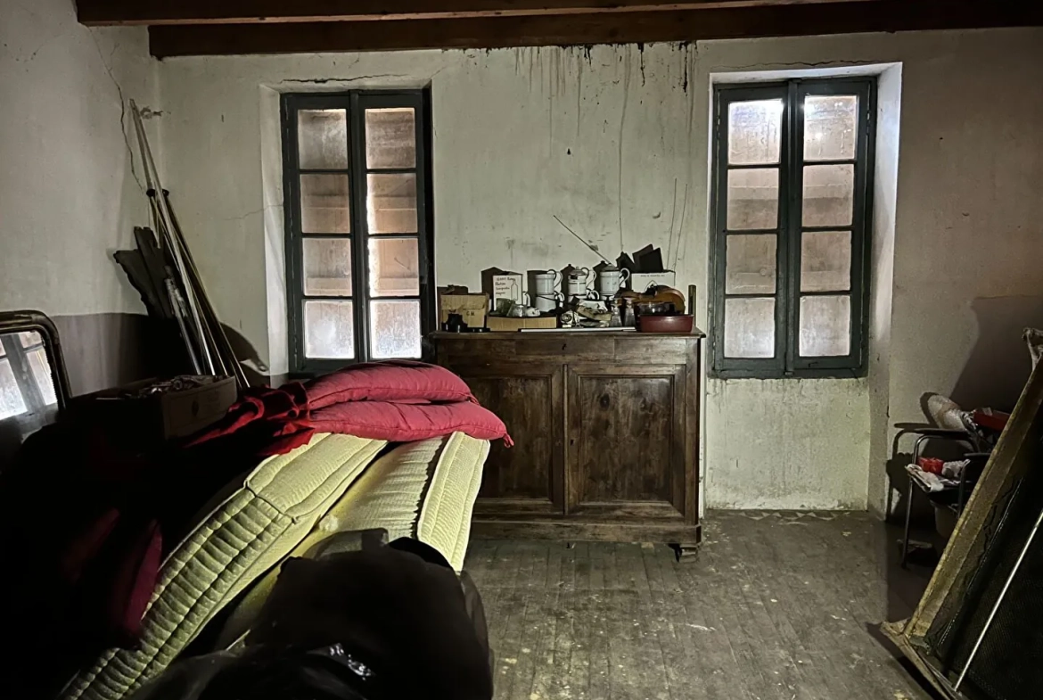Maison à Bourg-de-Visa de 174 m² pour investissement ou usage professionnel 