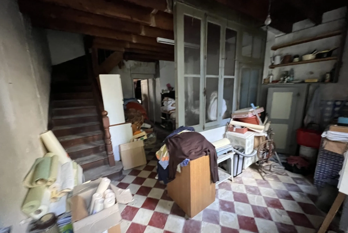 Maison à Bourg-de-Visa de 174 m² pour investissement ou usage professionnel 