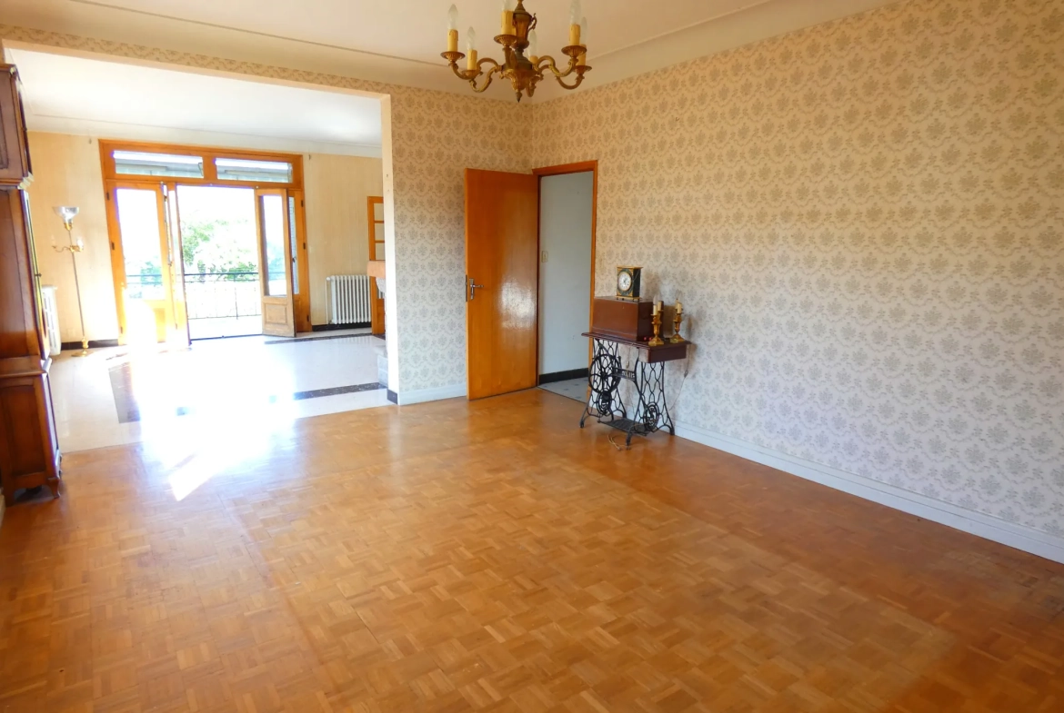 Maison familiale avec appartement indépendant à Ytrac proche Aurillac 
