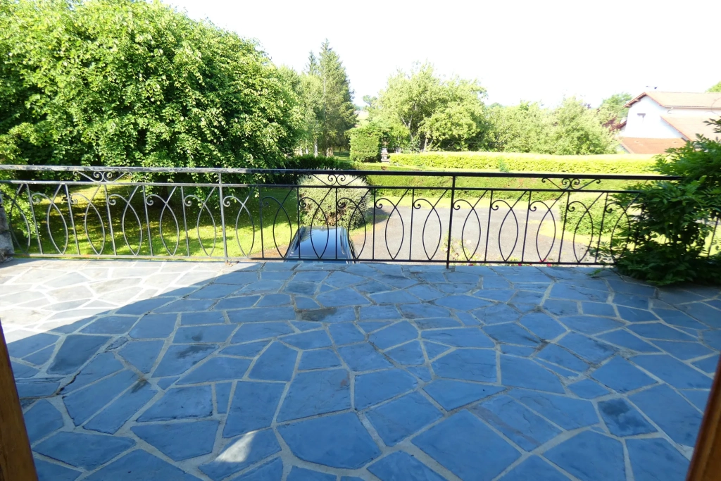 Maison familiale avec appartement indépendant à Ytrac proche Aurillac