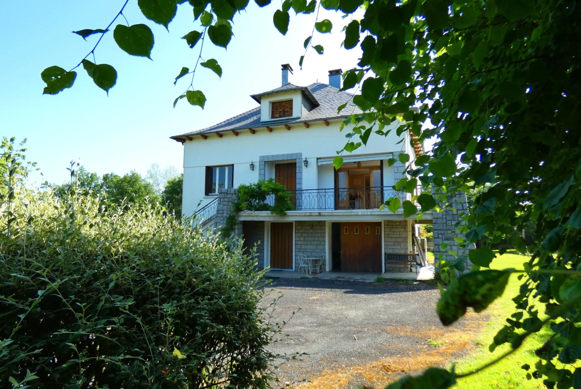 Maison familiale avec appartement indépendant à Ytrac proche Aurillac 