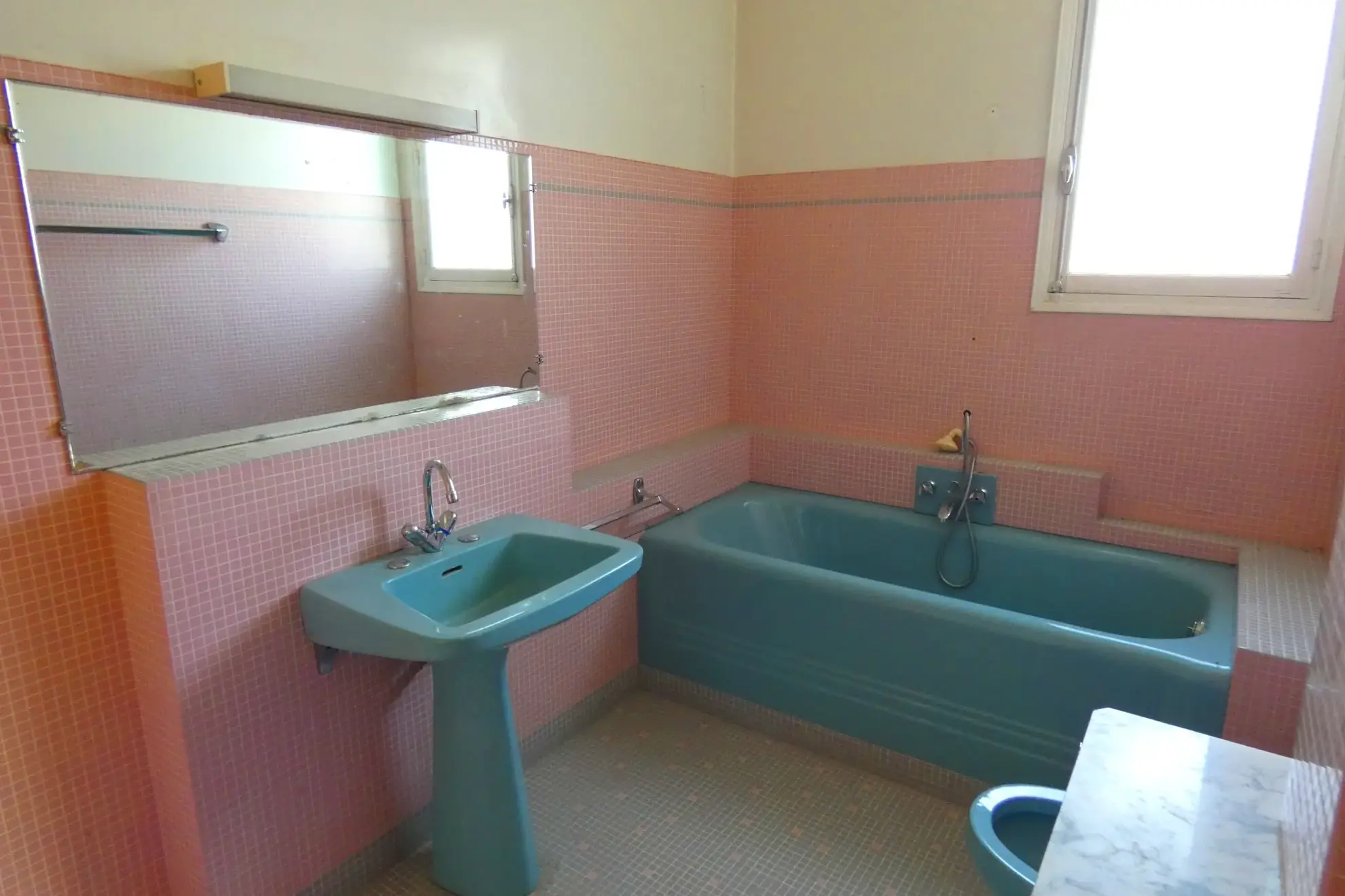 Maison familiale avec appartement indépendant à Ytrac proche Aurillac 
