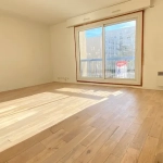 Studio lumineux avec balcon à Paris 19e - appartement en bon état