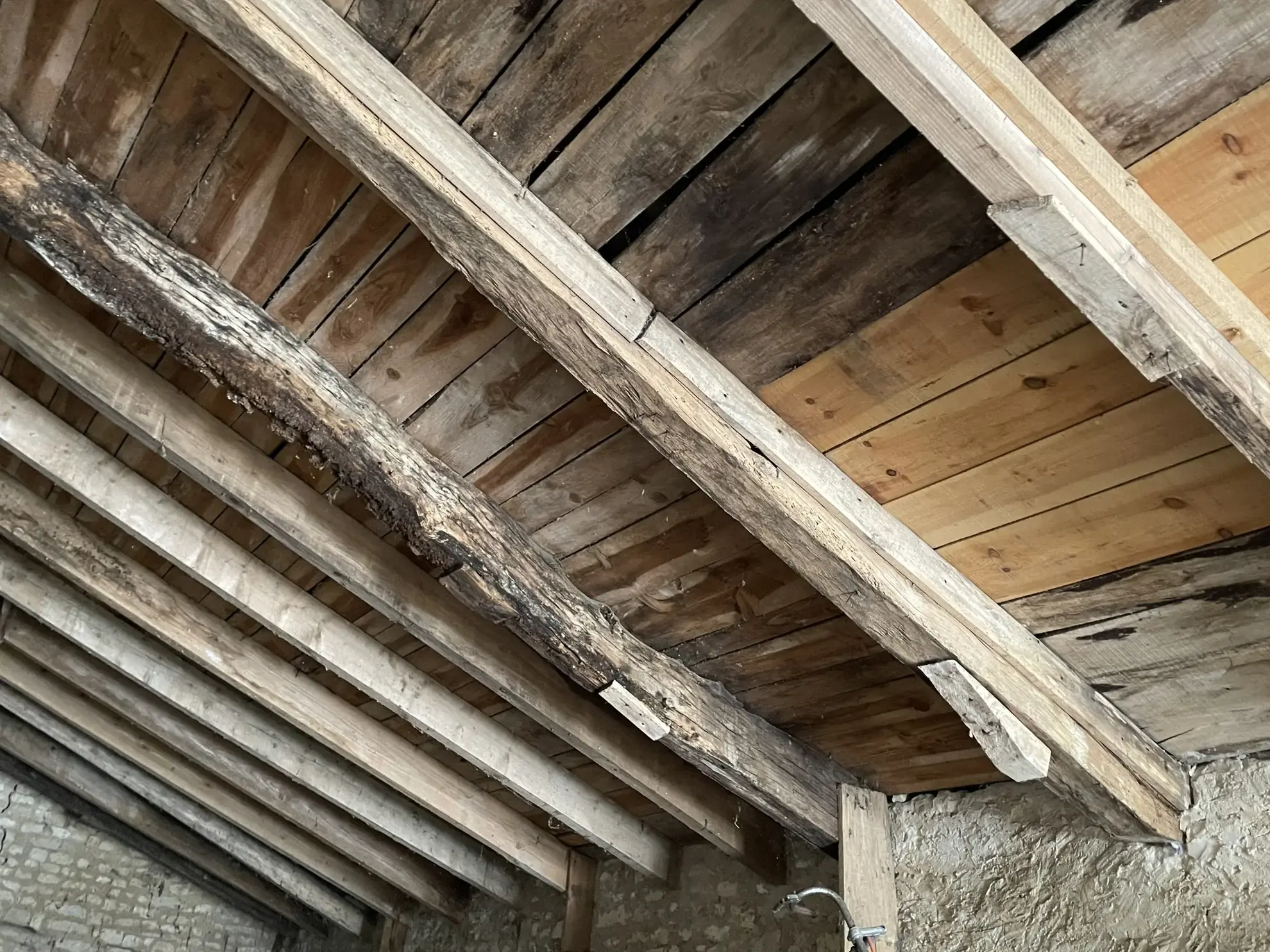 Garage en pierre de 65 m² à vendre à Saint Medard d'Aunis, idéal stockage 