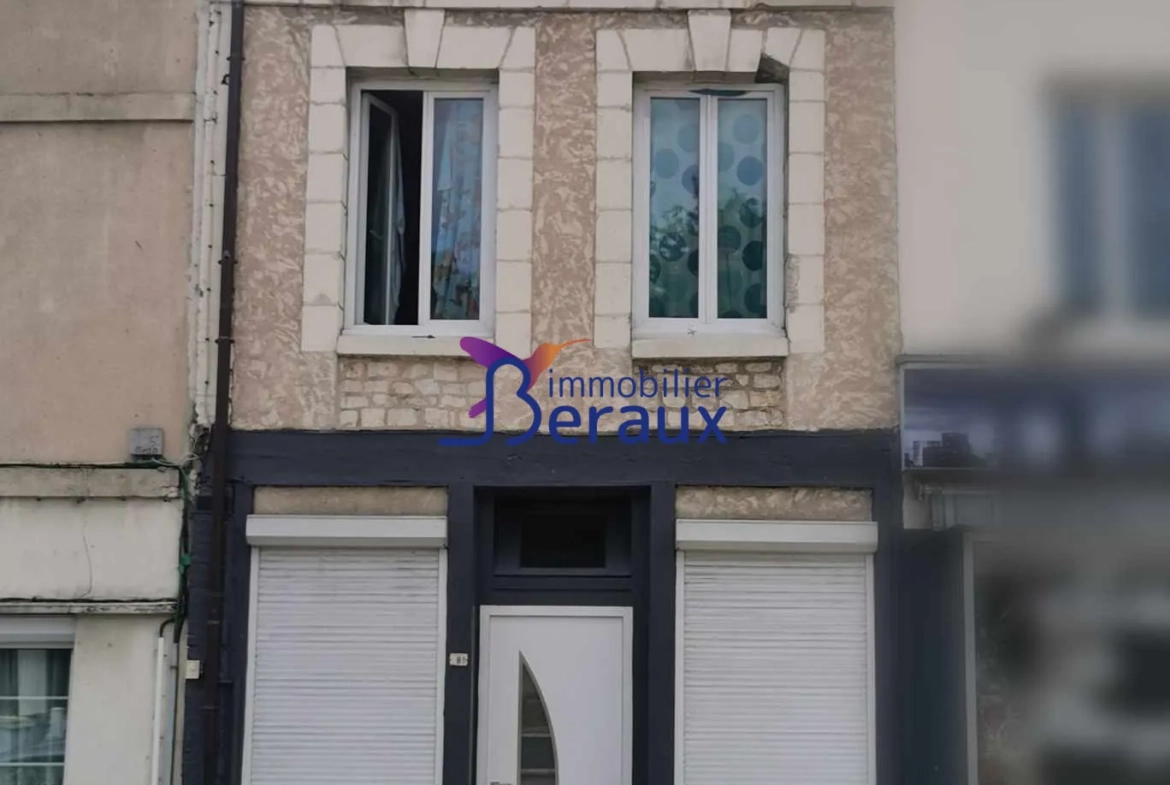 Maison mitoyenne à vendre en centre-ville de Duclair avec 2 chambres 