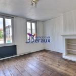Maison mitoyenne à vendre en centre-ville de Duclair avec 2 chambres