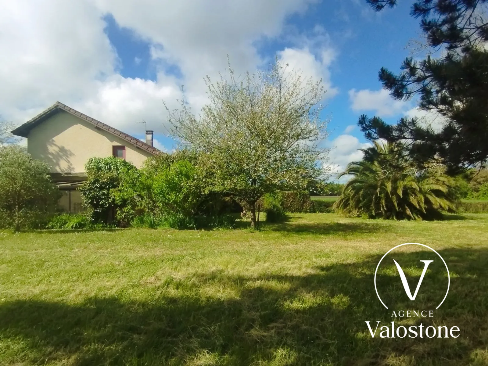 Belle maison familiale de 120 m² à Lacajunte avec terrain arboré et garage 