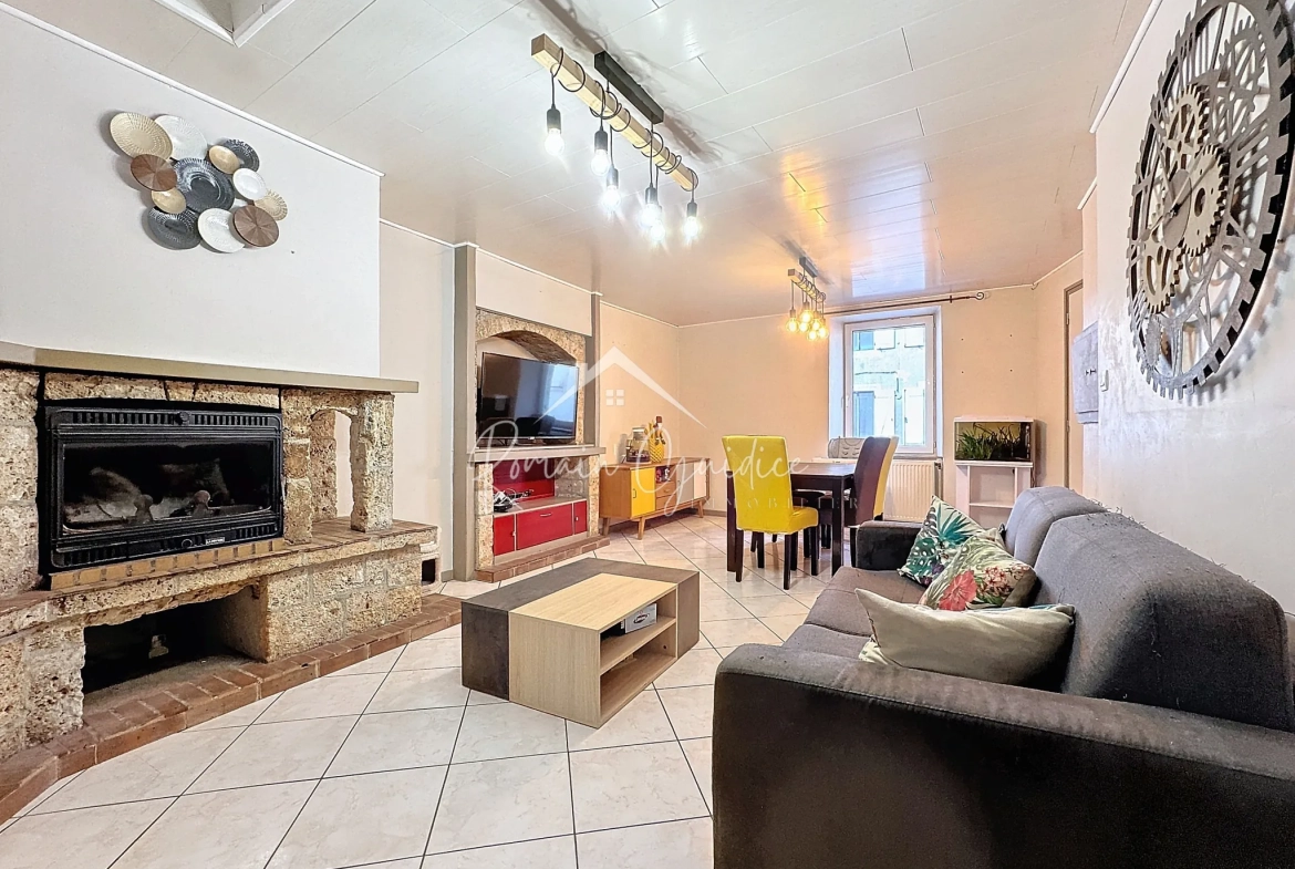 Charmante maison de ville de 123 m² avec garage à Saint Georges de Luzençon 