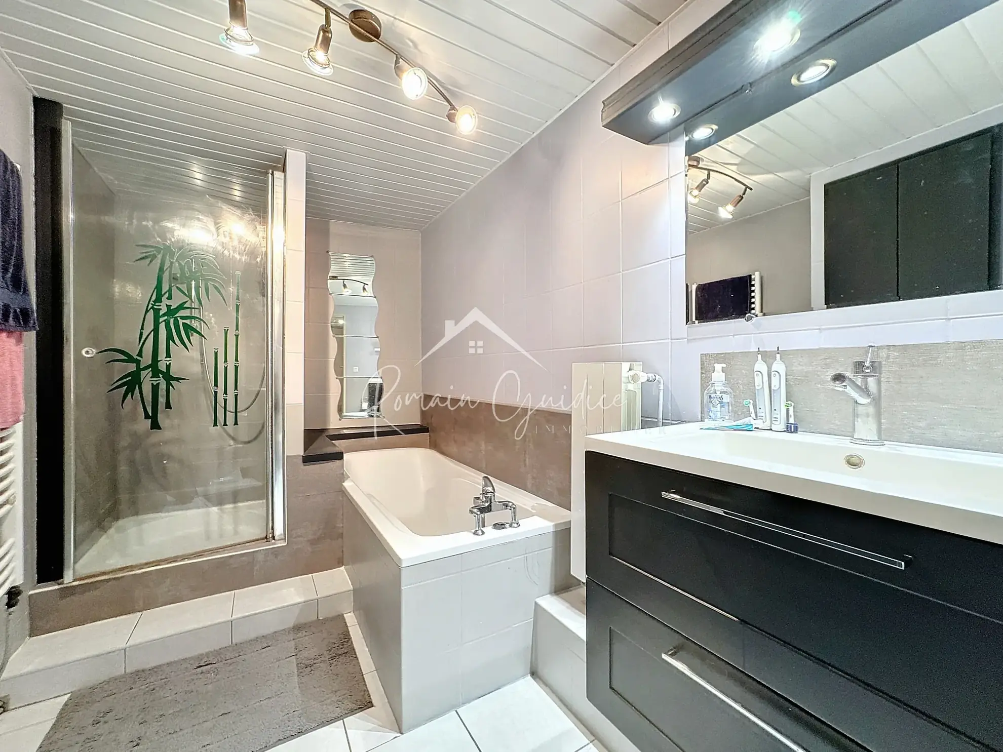 Charmante maison de ville de 123 m² avec garage à Saint Georges de Luzençon 
