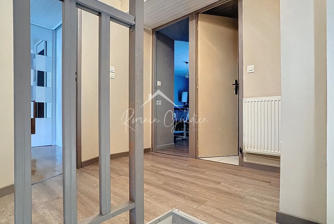 Charmante maison de ville de 123 m² avec garage à Saint Georges de Luzençon 