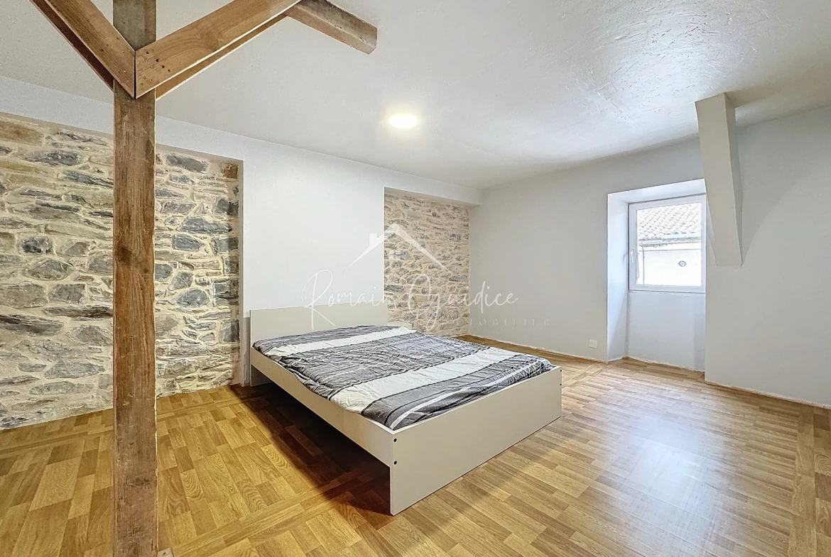 Charmante maison de ville de 123 m² avec garage à Saint Georges de Luzençon 